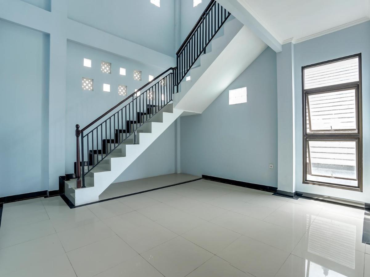 Oyo Flagship 90966 Moreno Homestay Legian Εξωτερικό φωτογραφία