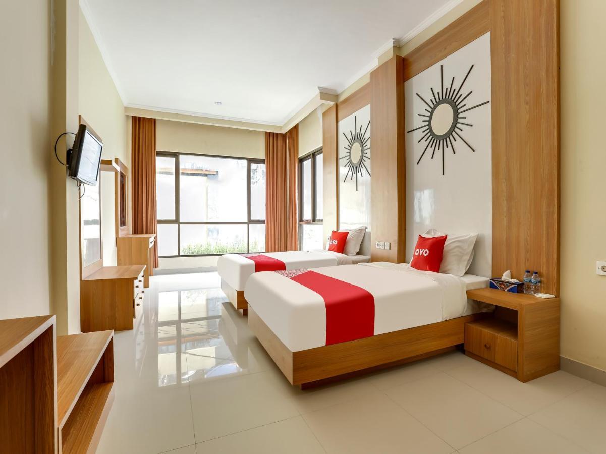 Oyo Flagship 90966 Moreno Homestay Legian Εξωτερικό φωτογραφία